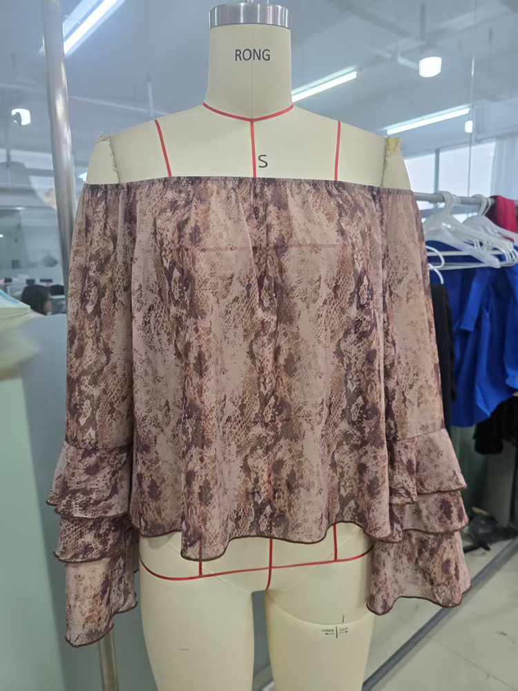 Nouvelle Blouse en Chiffon Imprimée Décontractée pour Femme, Épaules Dénudées : Élégance Color-Blocking, Style Resort, Parfaite pour l'Été