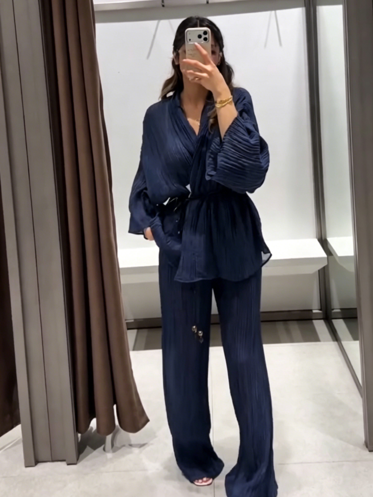Ensemble décontracté chic et léger 2026 : Cardigan plissé à col en V, épaules tombantes, manches évasées, ceinture à la taille et pantalon large