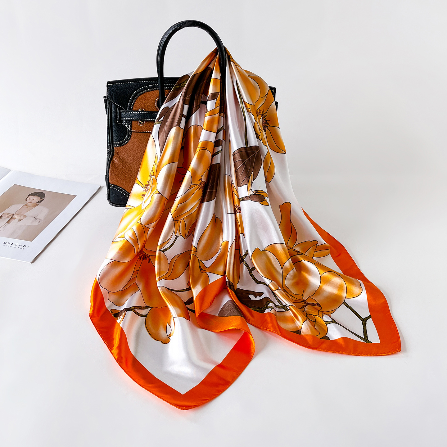 Nouvelle Collection Printemps : Grand Foulard en Soie Synthétique 90 cm, Châle Tendance pour Femme, Cadeau pour la Fête des Trois-Quatre-Neuf-Dix Dames