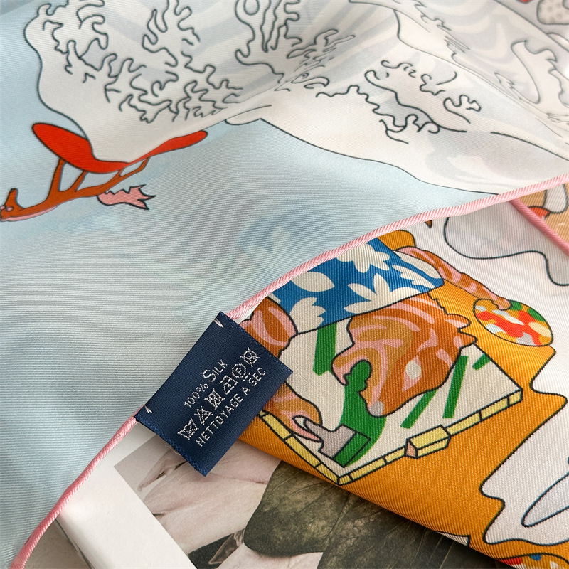 Foulard en soie 135 cm, châle à bords roulés à la main, bandanas, grands châles, accessoires été-printemps, cadeau, imprimé cheval