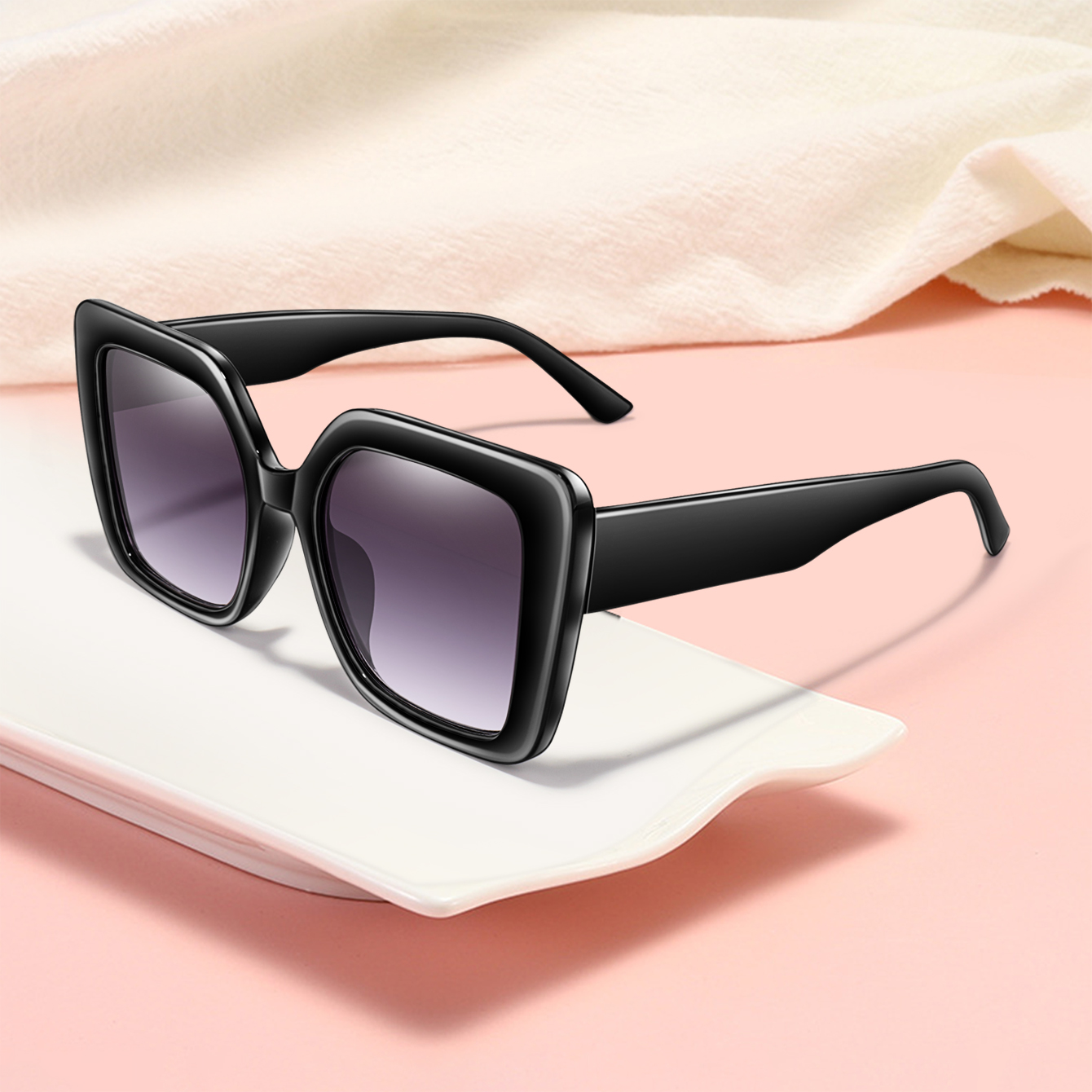 Lunettes de soleil tendance pour femmes, monture carrée à grandes lentilles, adaptées à un usage quotidien, shopping, fêtes sur la plage, unisexe