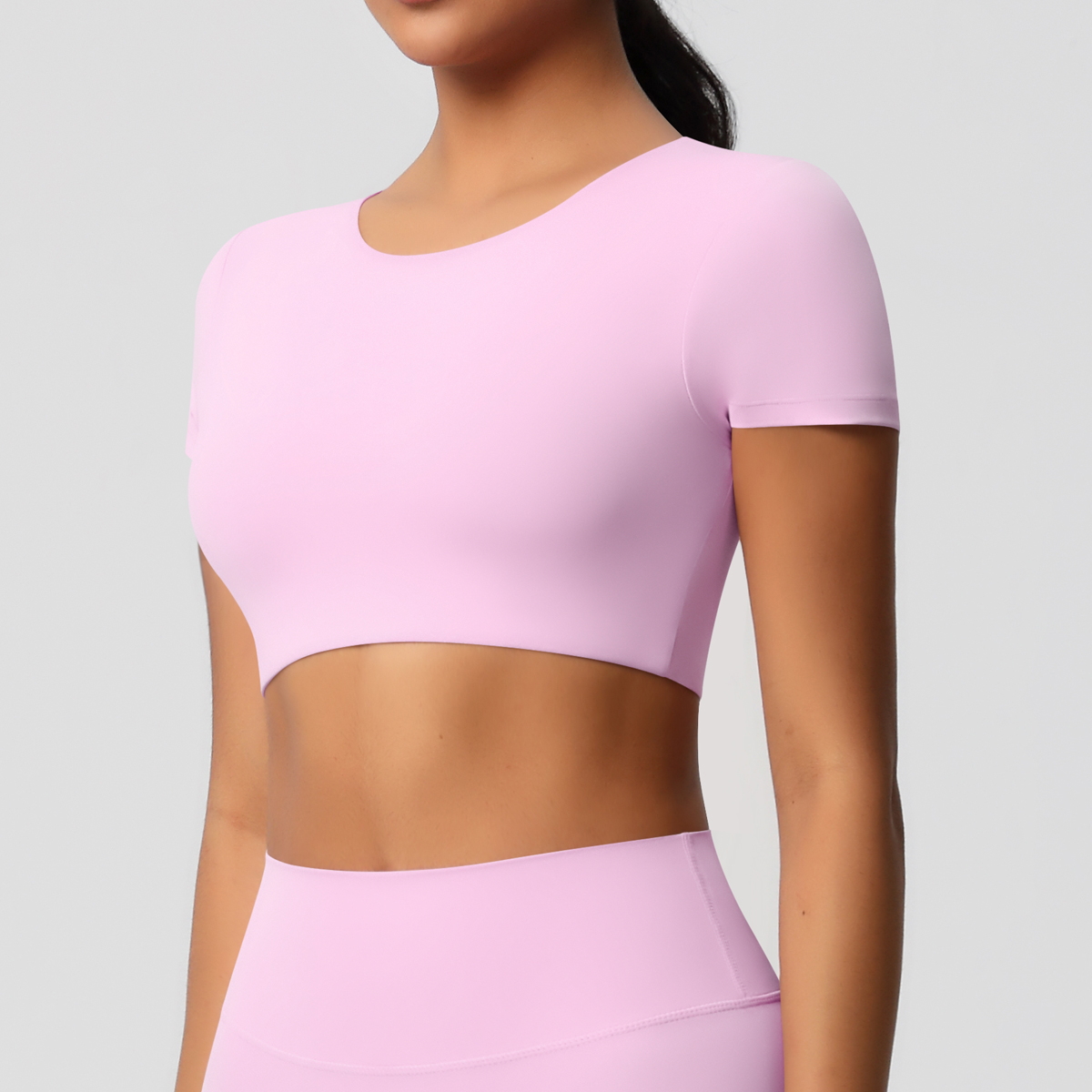 T-shirt de sport à manches courtes et col rond pour femme, vêtement d'été rembourré, respirant et extensible