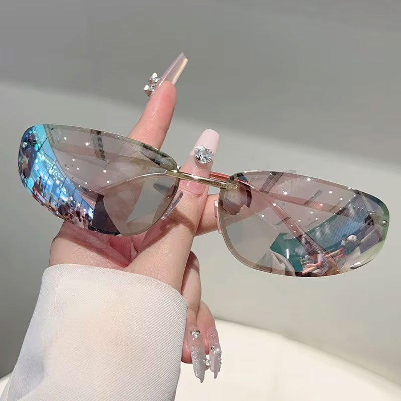 Lunettes de soleil ovales sans monture pour femme, style rétro tendance, idéales pour les voyages et les photos de rue, lunettes de soleil tendance pour homme.