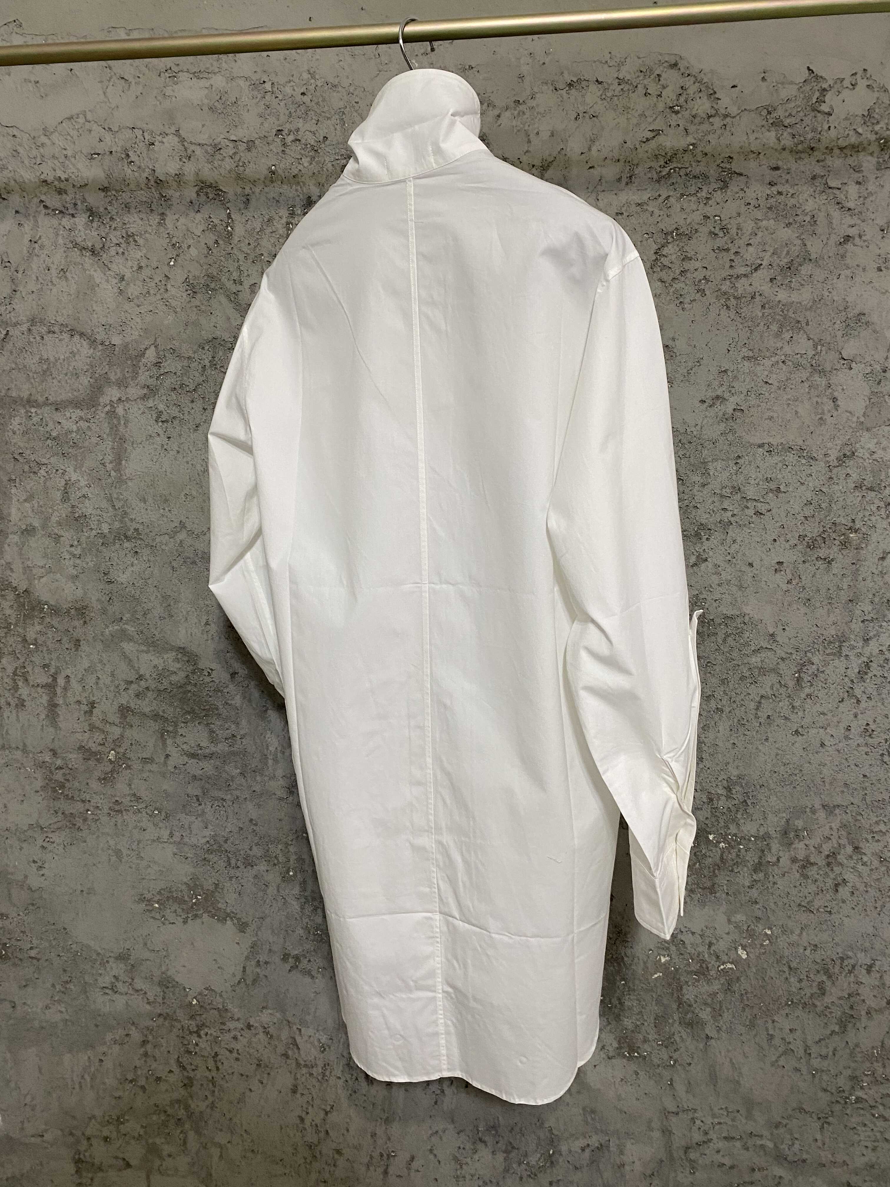 Chemise polyvalente mi-longue blanche à simple boutonnage, devant court et dos long, chemise à manches longues, haut ample