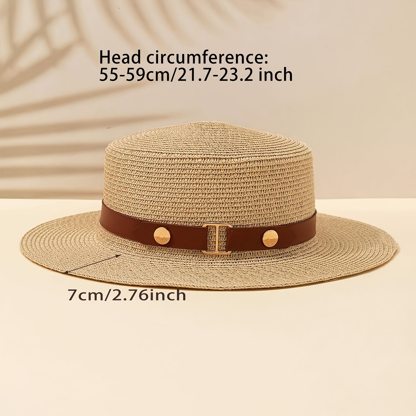Chapeau de paille d'été pour femme à calotte plate, idéal pour les sorties et la protection solaire à la plage.