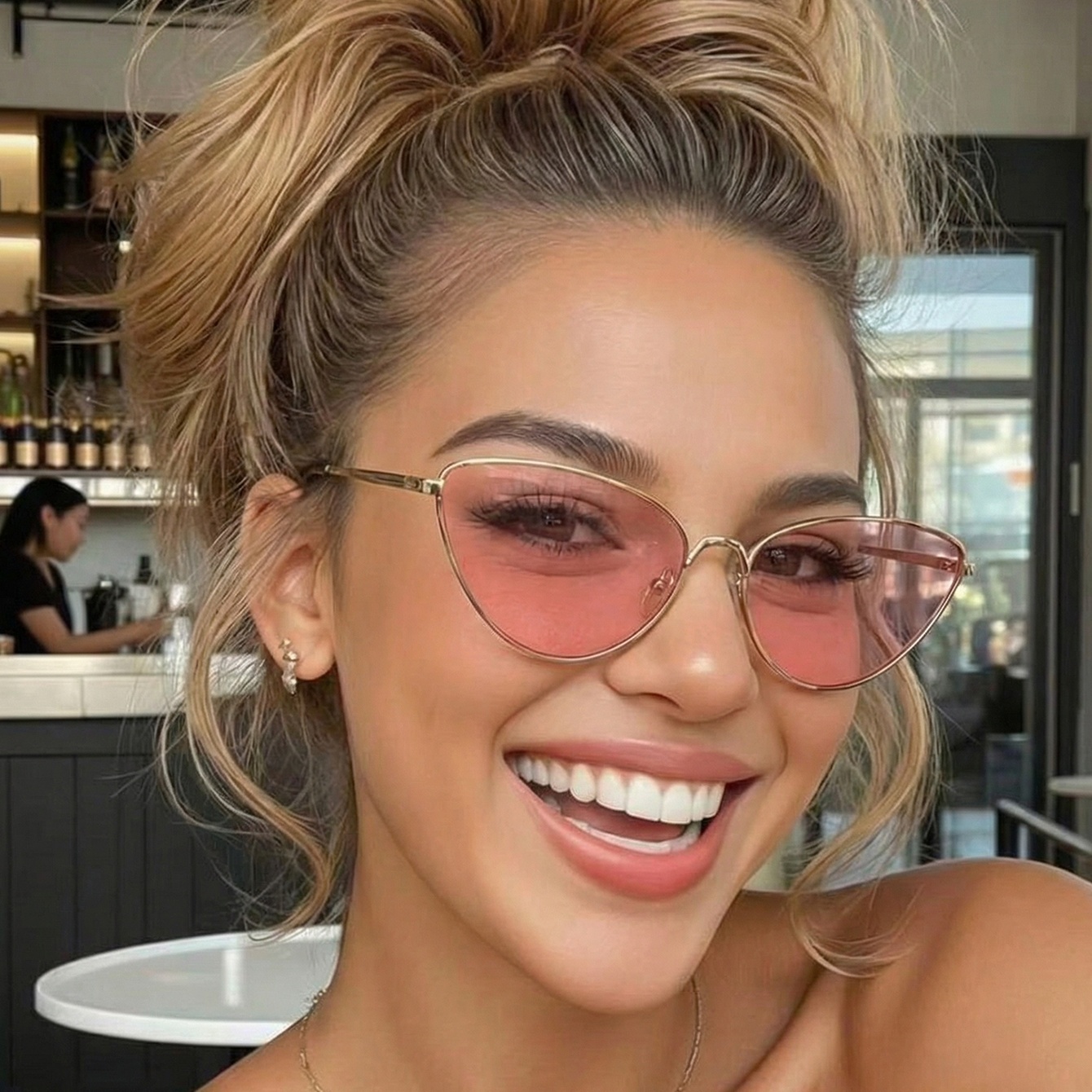 1 paire de lunettes de soleil pour femme, nouveau design, esthétique hautement appréciée, monture œil de chat en métal, style rétro, polyvalentes, tendance, mode streetwear, noires