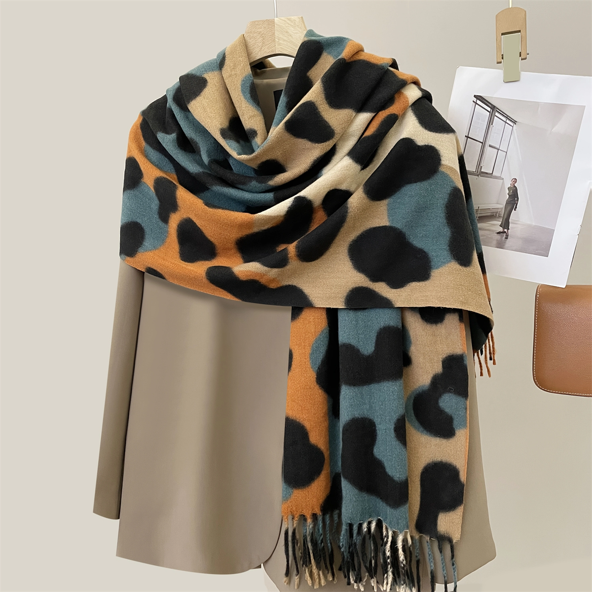 Écharpe Grande Taille à Motif Léopard Rétro pour Femmes, en Tissu Polyester Doux et Confortable, Châle Surdimensionné, Écharpe de Cou à Motif Animal à la Mode