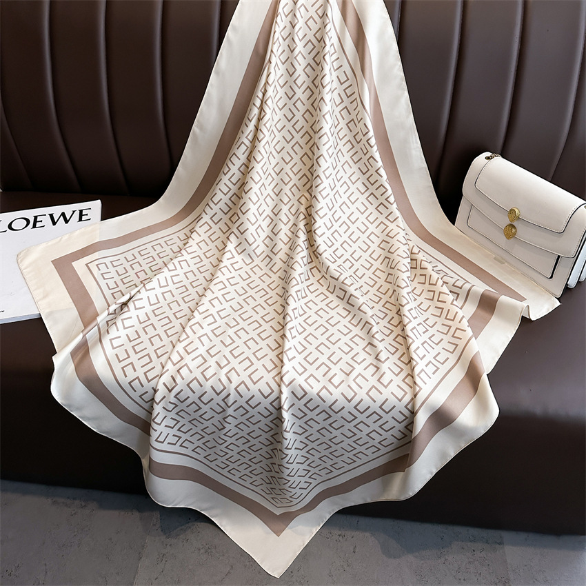 Écharpe en satin sergé pour femme, grand châle carré, écharpe de sauna élégante, bandana de protection solaire de plage, impression de luxe, nouvelle mode, 90x90cm