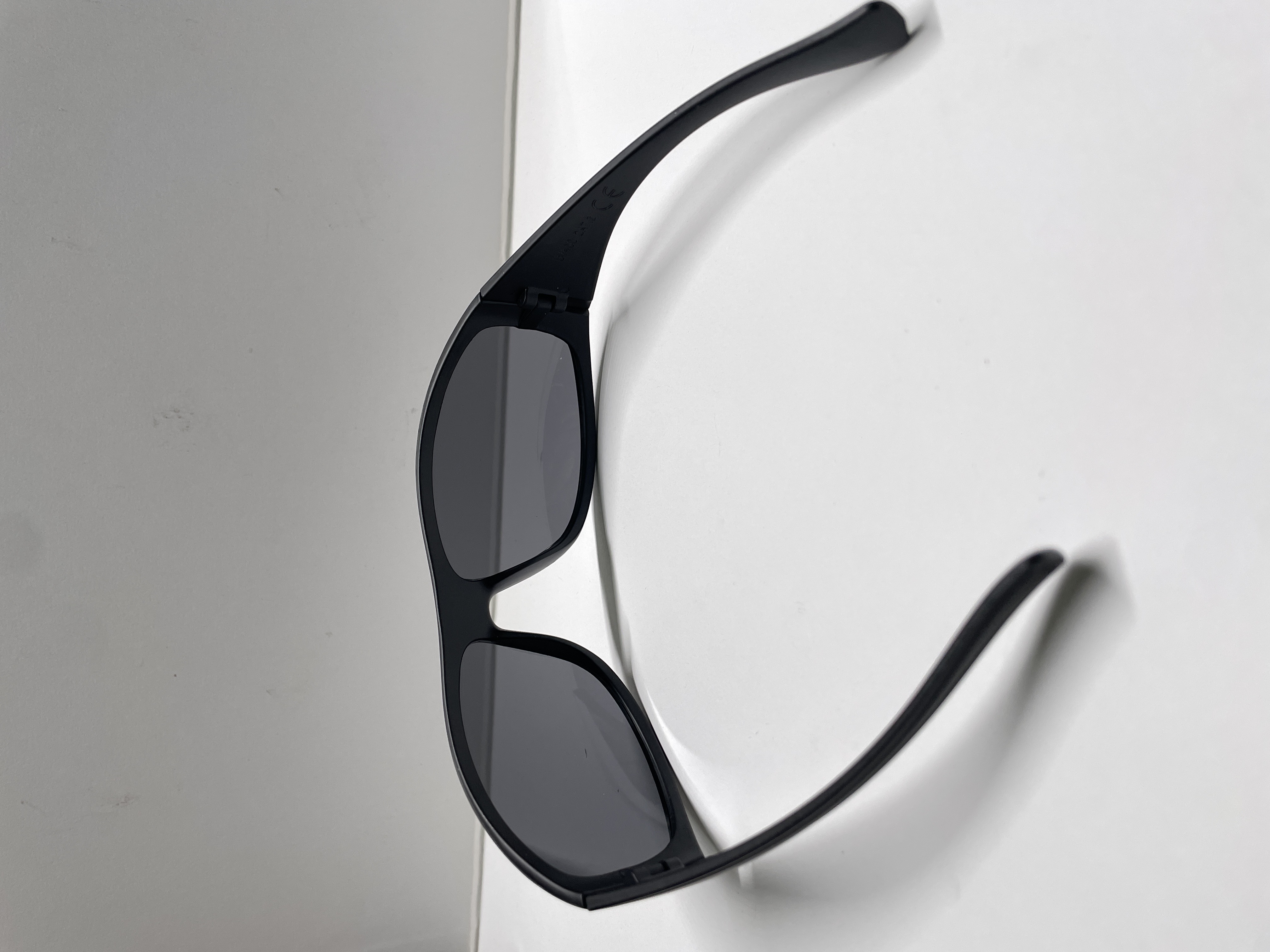 Lunettes de soleil tendance à monture irrégulière en PC, verres noirs et gris, polyvalentes, décontractées, pour homme, pour l'extérieur