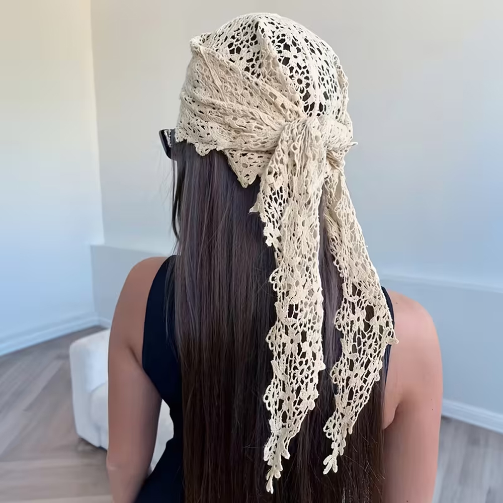 1 Foulard Triangulaire en Crochet Ajouré pour Femme, Bandeau en Dentelle Vintage, Accessoire de Tête Léger de Style Bohème, Idéal pour les Vacances d'Été et la Photographie Urbaine