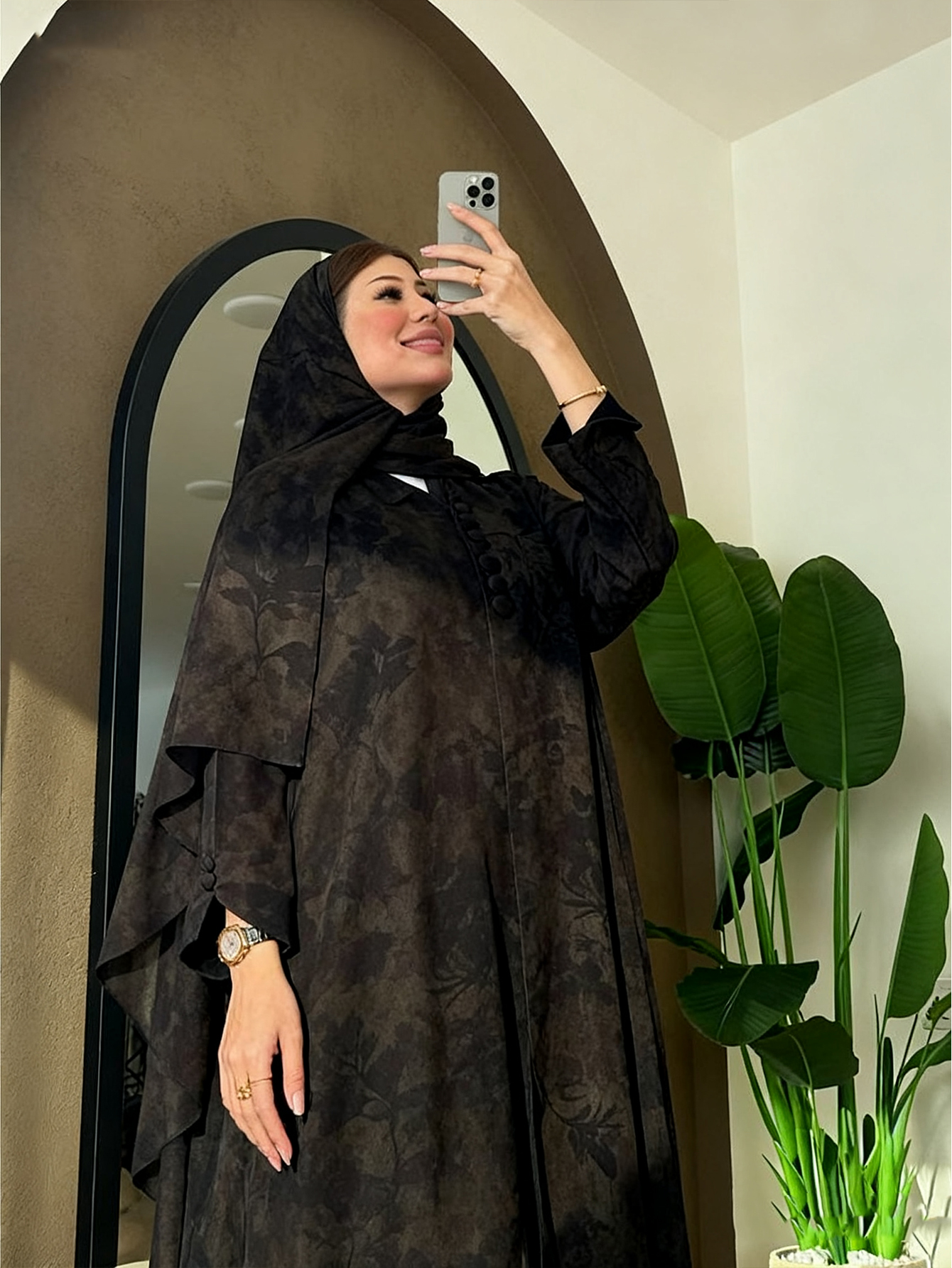 Abaya élégant imprimé à manches longues pour femmes arabes à la mode avec un foulard inclus