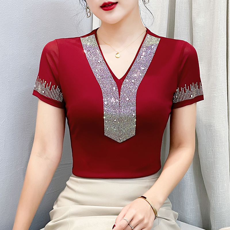 T-shirt à col en V orné de strass pour femme, chemisier d'été à manches courtes, coupe ajustée, haut décontracté en maille extensible tendance