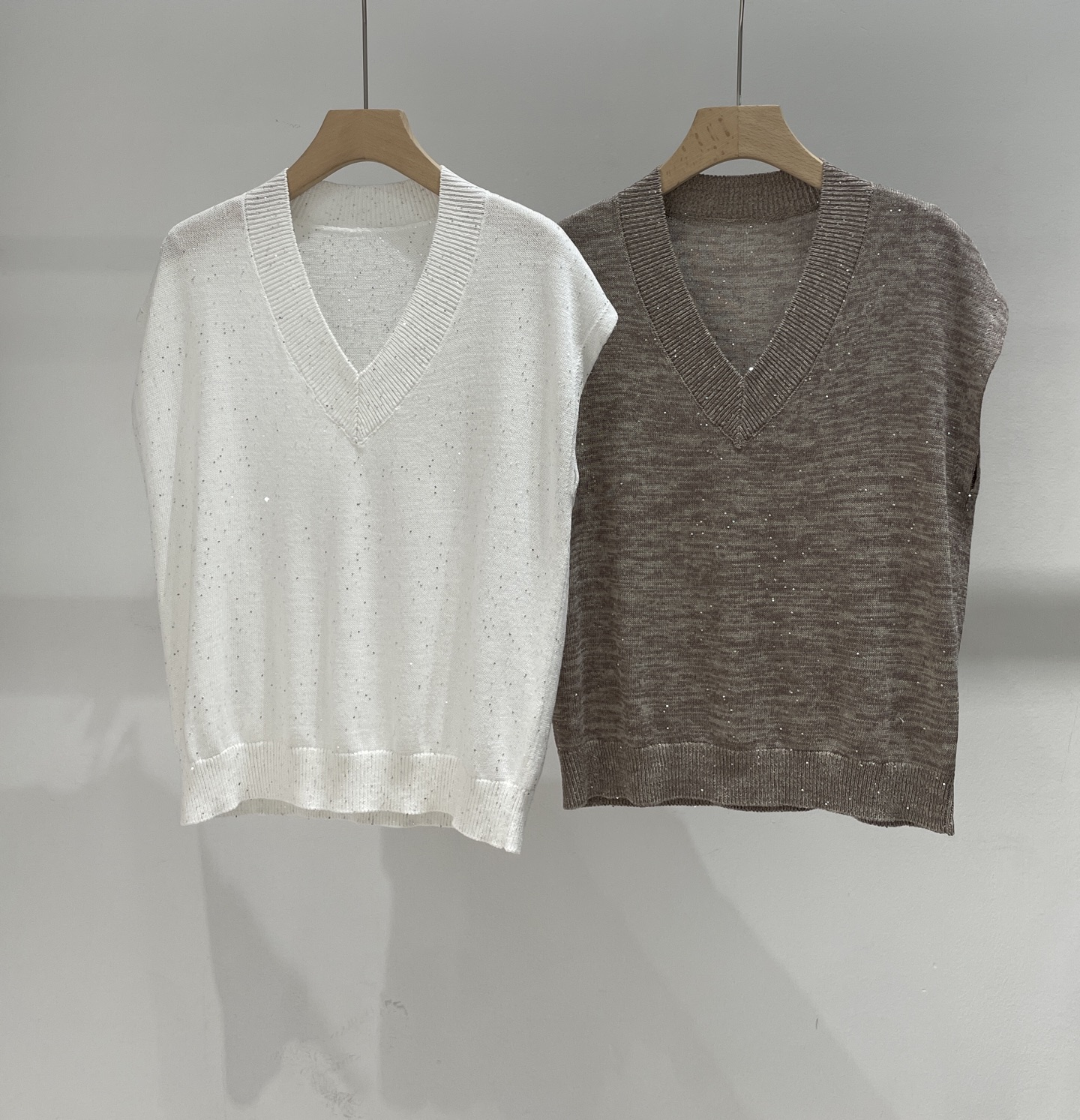 Gilet tricoté sans manches en coton et lin pour femme avec sequins et col en V