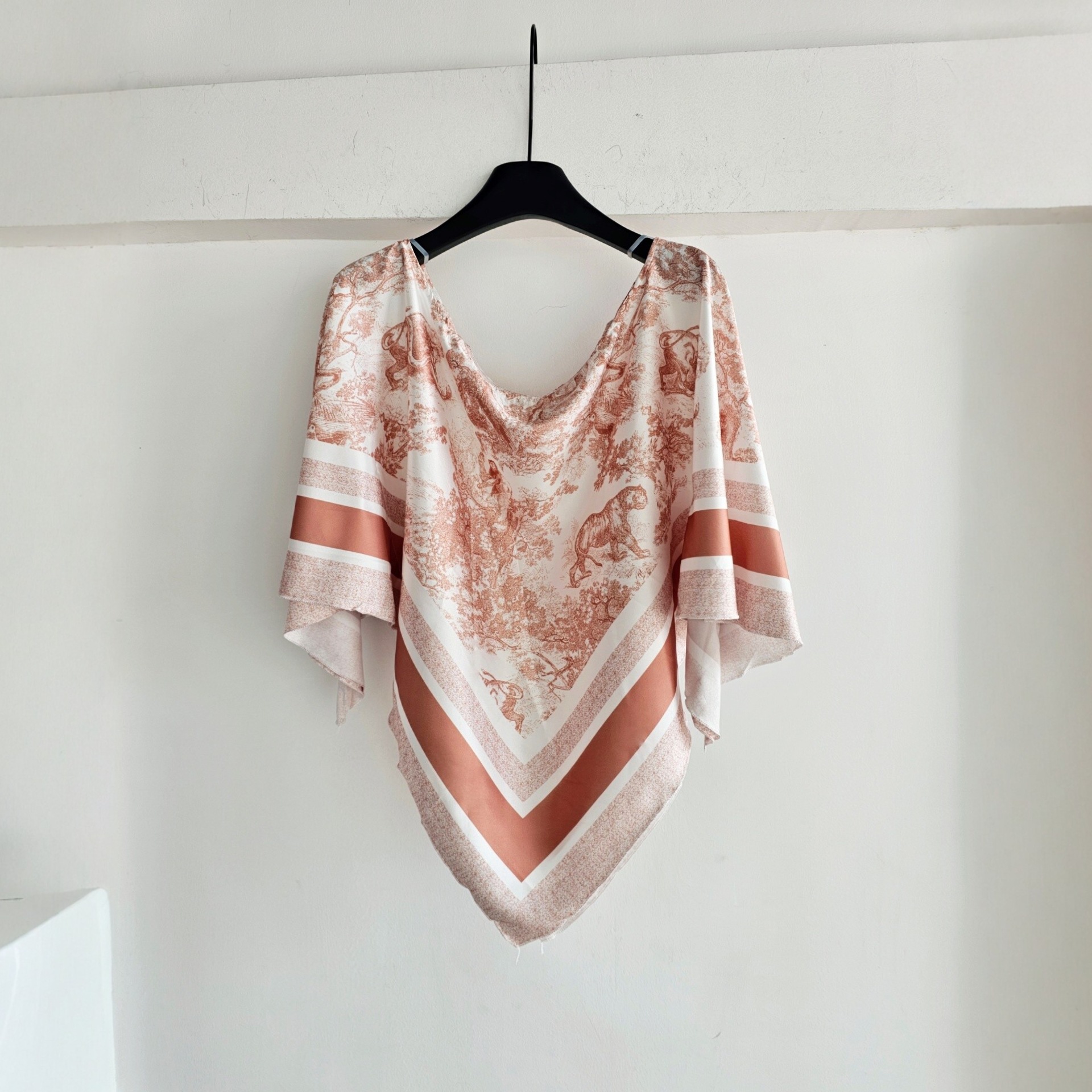 Chemisier en soie style français décontracté à épaule unique, imprimé peinture à l'eau, pour femme, idéal pour les vacances, en polyester