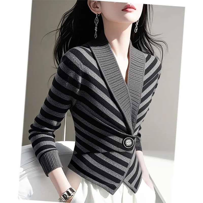 Beau pull populaire de cette année pour femmes, nouveau tempérament d'hiver, rayures paresseuses à haut sens, avec pulls à la mode, 2025