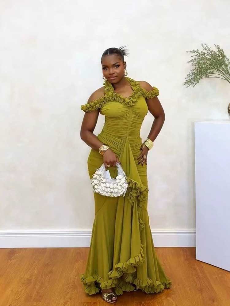 Robe longue d'été pour femme, col halter, chic et élégante, drapée à la taille, amincissante, pour soirée