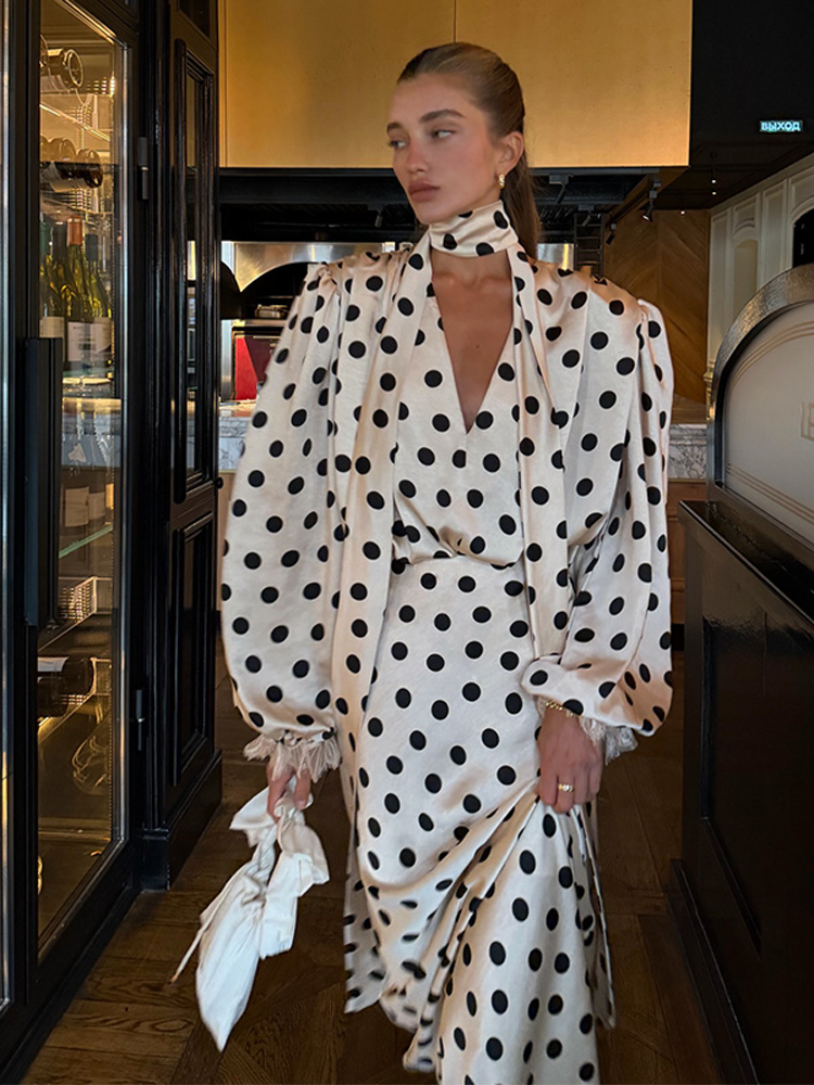 Nouvel ensemble élégant pour femme : Haut ample à col en V et manches bouffantes, jupe longue taille haute à pois