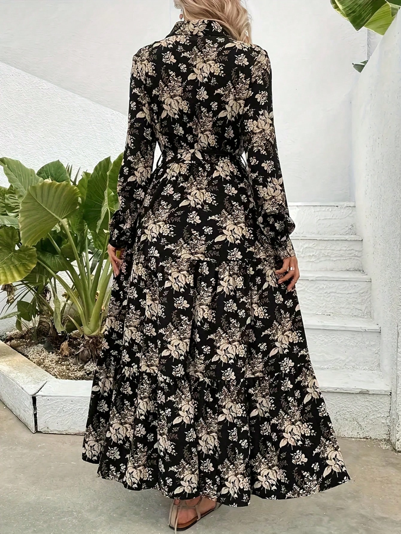 Les imprimés floraux dégagent une ambiance tendance et amincissante, avec des jupes pour femmes à manches longues et des styles décontractés amples.