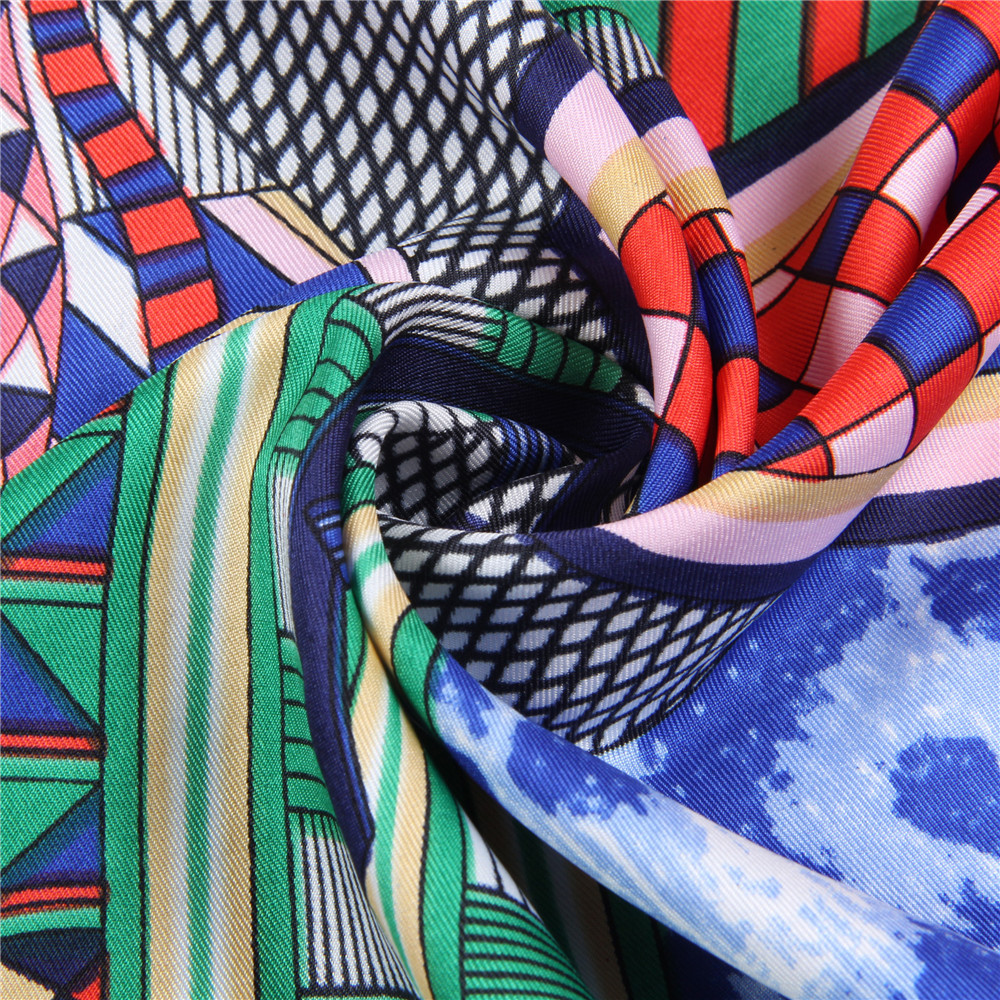 Selle impression sergé foulard en soie femmes 90CM foulards carrés enveloppes châle marque de luxe Hijabs Bandana fait à la main frisé foulard en soie