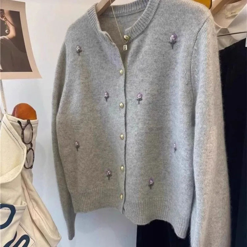 Cardigan tricoté coréen à col rond pour femme 2026 – Manteau pull brodé à manches longues pour femme – Veste en maille tendance automne