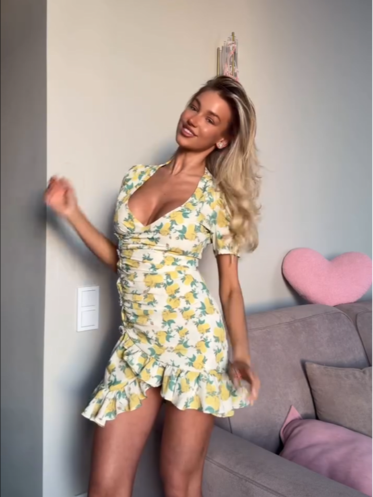 Robe moulante chic à imprimé floral pour femme, col en V, plissée, patchwork, manches évasées à volants, collection été 2026, dernières tendances décontractées