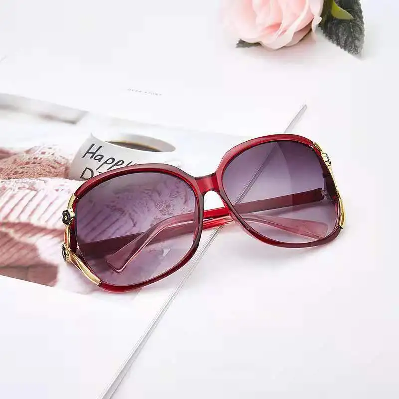 Lunettes de soleil rondes à grande monture pour femmes, tendance, style célébrité, élégantes, avec camélia, décorations d'accent ajourées