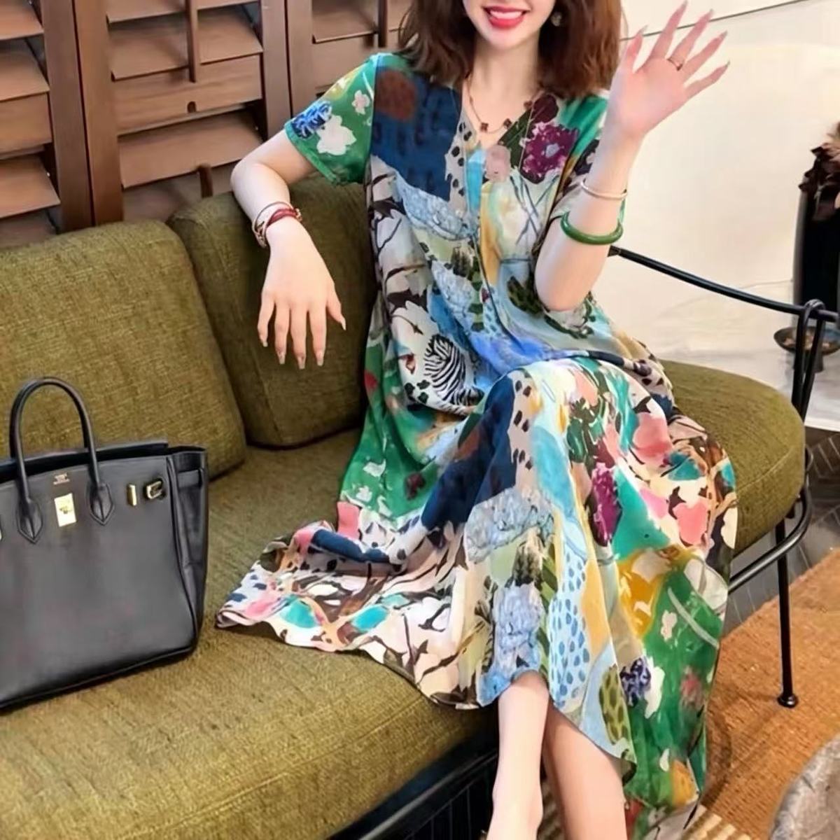 Robe longue à imprimé floral pour femmes, style bohème, décontractée, col en V, coupe ample, ligne A, maxi robe avec détails drapés