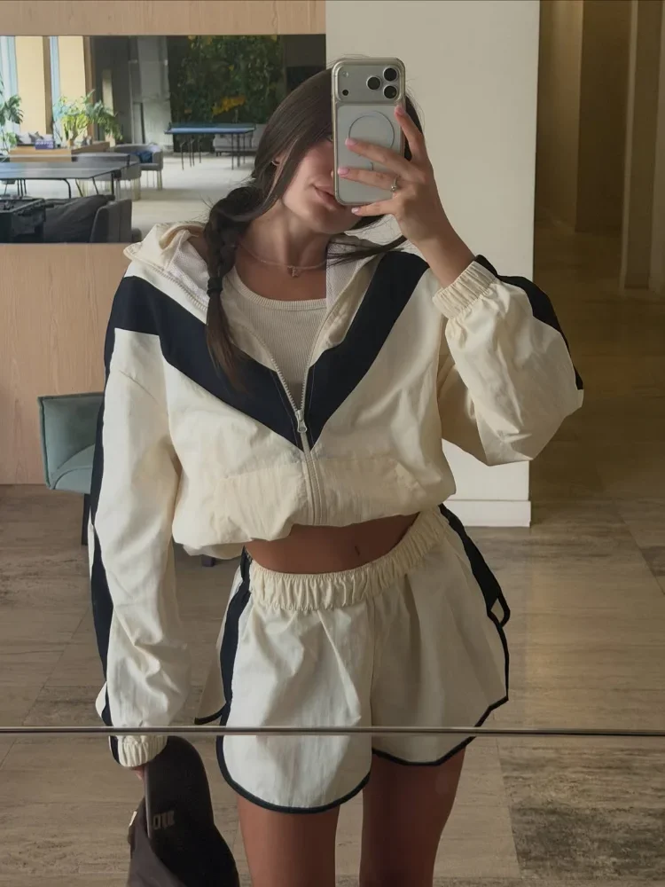 Ensemble de survêtement décontracté pour femme, coupe-vent bleu marine à rayures chevron, veste courte zippée et short à bordure contrastante, idéal pour le sport quotidien, le jogging et le style urbain