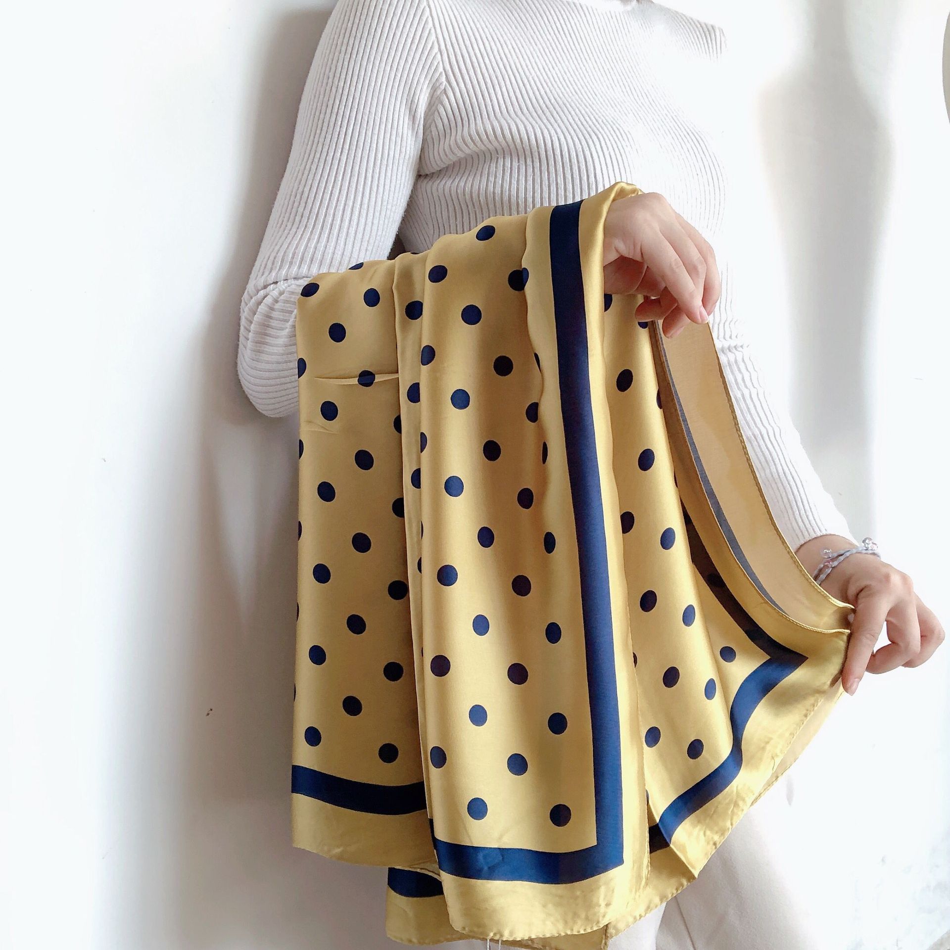 Foulard carré en soie à pois pour femmes, 90x90cm, bandeau pour cheveux, chaîne douce, Hijab, Foulard, nouvelle mode