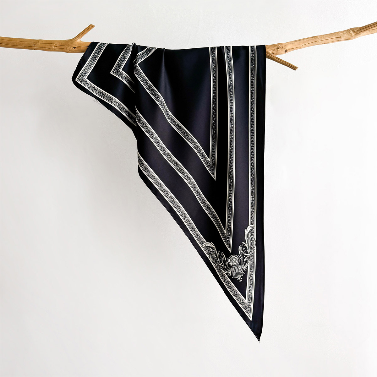 Foulard triangulaire de luxe pour femme, en satin effet soie, écharpe de tête, foulard de cou, bandana, châle, hijab