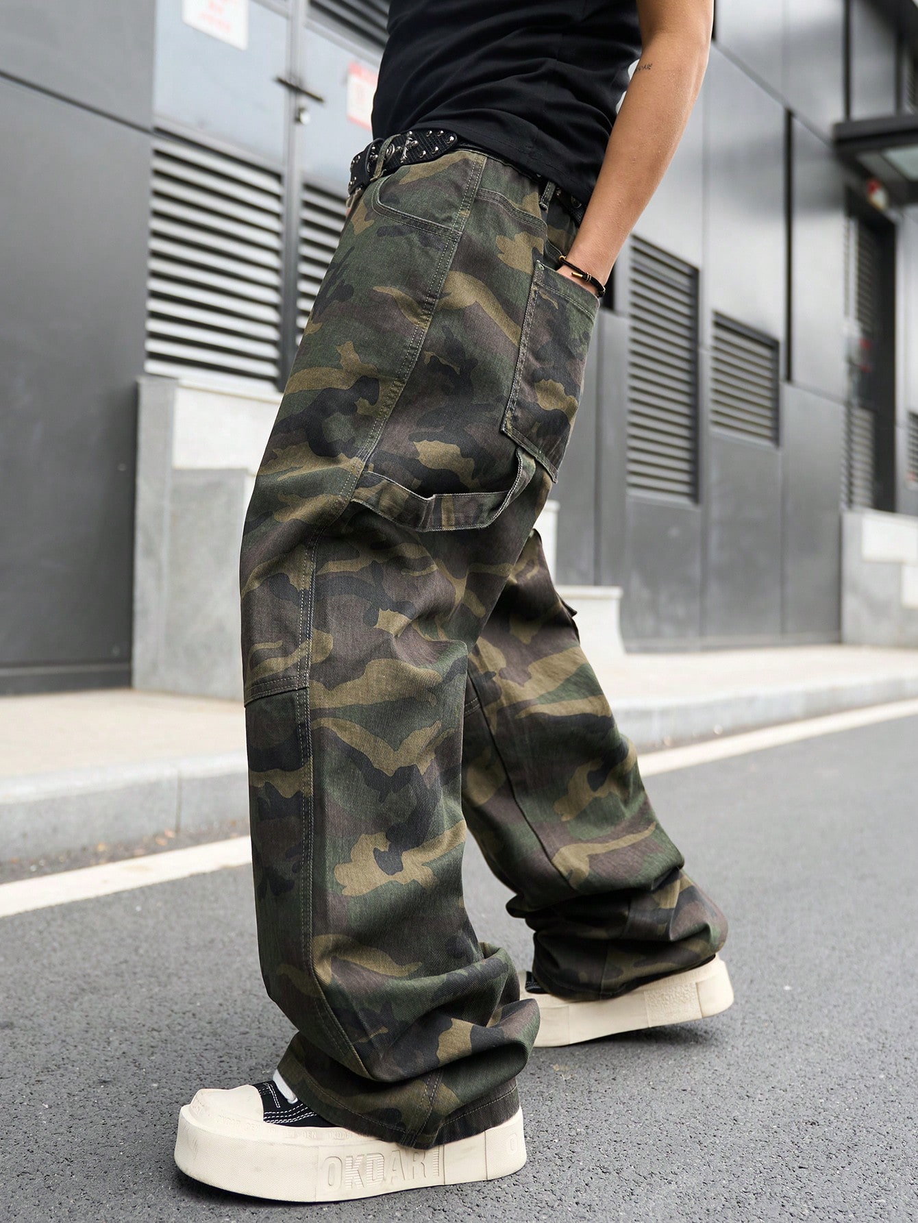 Pantalon Cargo Camouflage Homme Vintage Multi-Poches Coupe Ample Jambe Large Style Menuisier Vêtement de Travail Streetwear