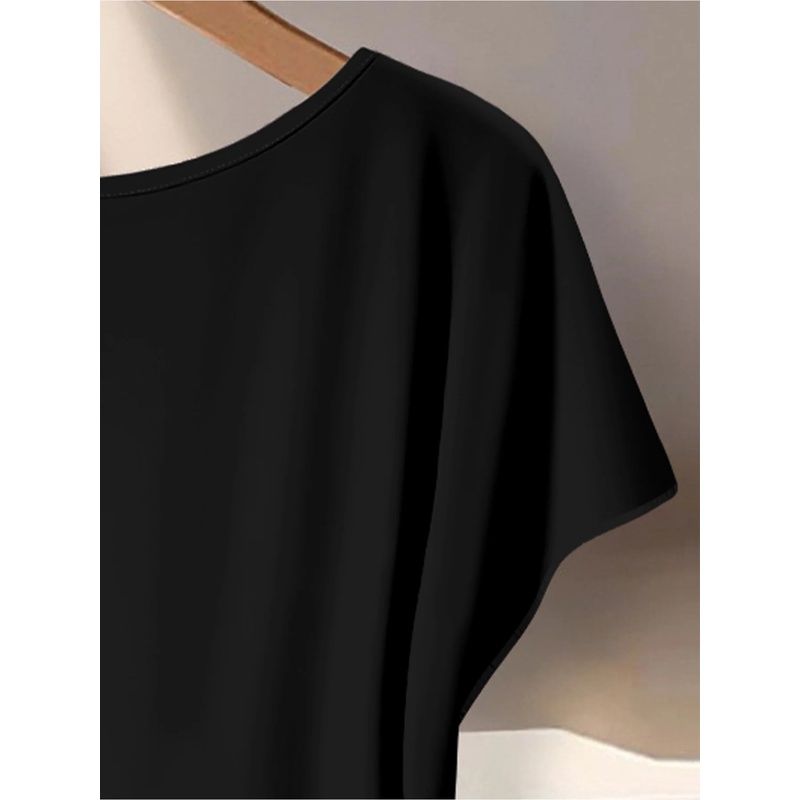 Ensemble deux pièces grande taille pour femmes, style décontracté, t-shirt noir à torsades latérales et pantalon large à imprimé feuilles noir et blanc, tenue décontractée