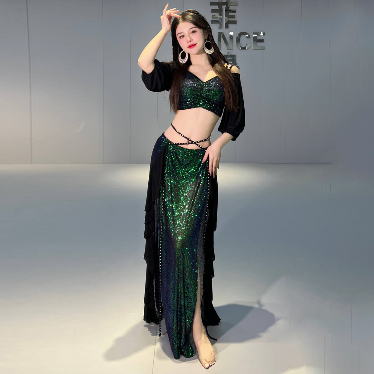 Ensemble de costumes de danse du ventre pour femmes, haut à manches courtes + jupe longue fendue, ensemble professionnel Oriental, tenue de danse du ventre, 2 pièces