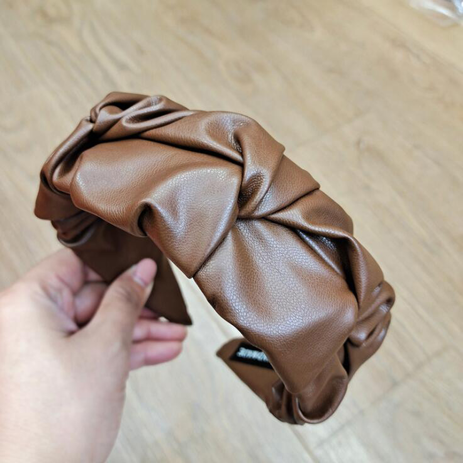PROLY nouvelle mode femmes chapeaux en cuir PU bandeau large côté bandeau Vintage plissé bandeau filles Turban en gros