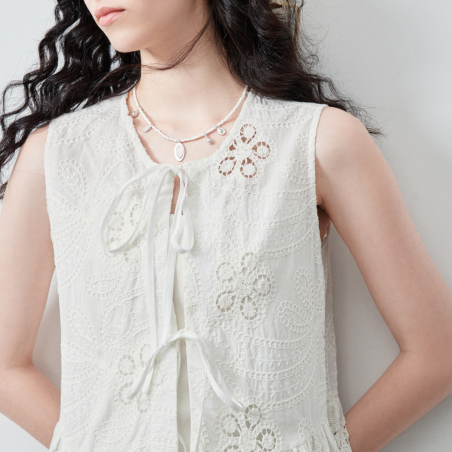 TOYOUTH Blouse sans manches pour femme, été 2026, en coton, broderie ajourée, style industriel, ourlet à volants, style vacances