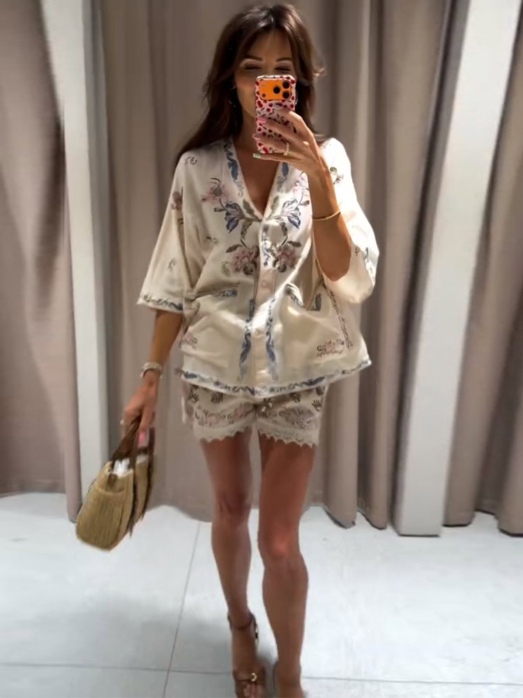 Chemise à carreaux gingham à manches longues boutonnée, col structuré, cintrée, collection Printemps-Été 2026, style vintage pour femme, tenue de bureau preppy
