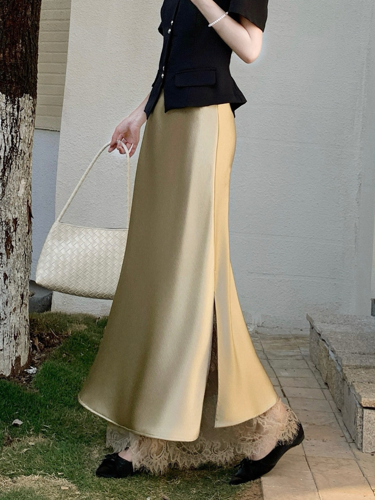 Jupe midi élégante en satin avec empiècements en dentelle et fente latérale pour femme, nouvelle collection Printemps-Été 2026, coupe ajustée, mode haut de gamme