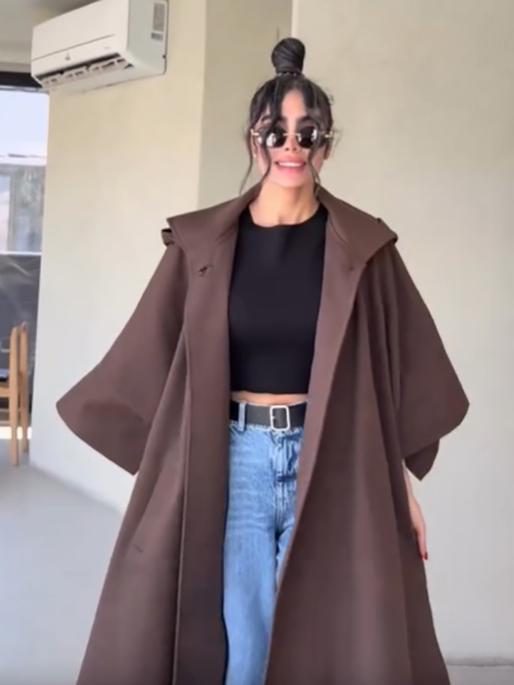 Manteau long élégant de style cape à capuche vintage, ample et décontracté pour femmes, vêtement d'extérieur tendance et à la mode pour l'automne.