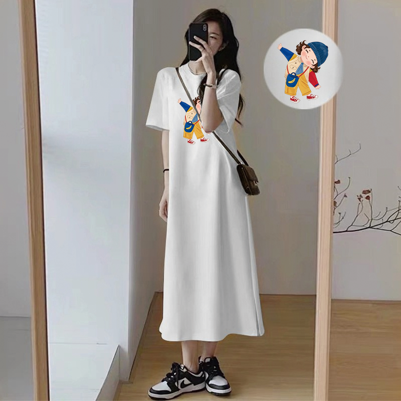 Robe longue décontractée coréenne pour femme, blanche, avec imprimé de personnage de dessin animé mignon, manches courtes amples, fente latérale, robe maxi d'été