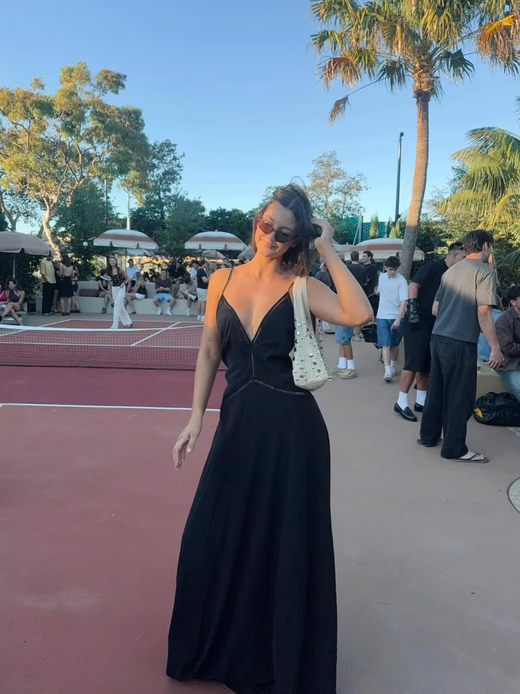 Robe longue fluide bohème pour femme à fines bretelles, col en V profond, taille évidée, style décontracté et élégant, idéale pour la plage, nouvelle collection 2026