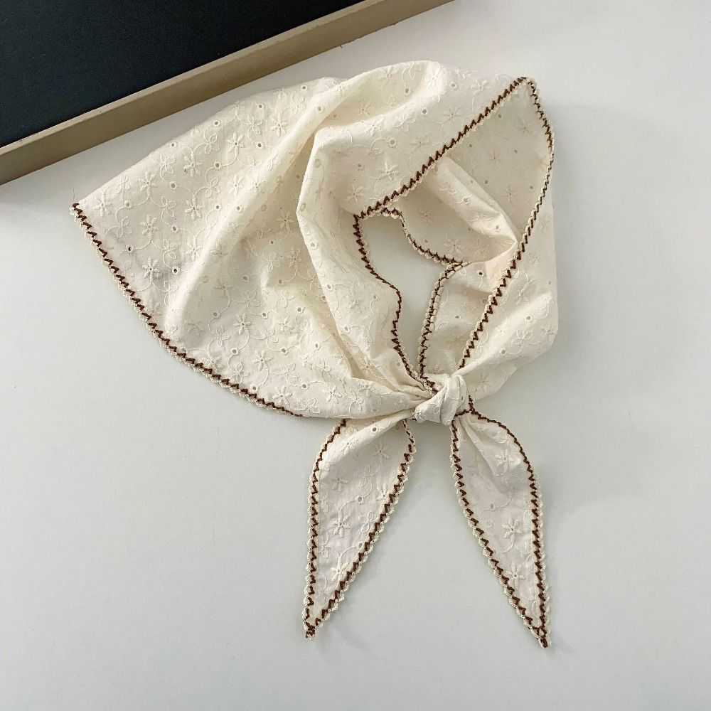 Foulard triangulaire en coton doux brodé de fleurs, style vintage, confortable pour femme, idéal pour l'été
