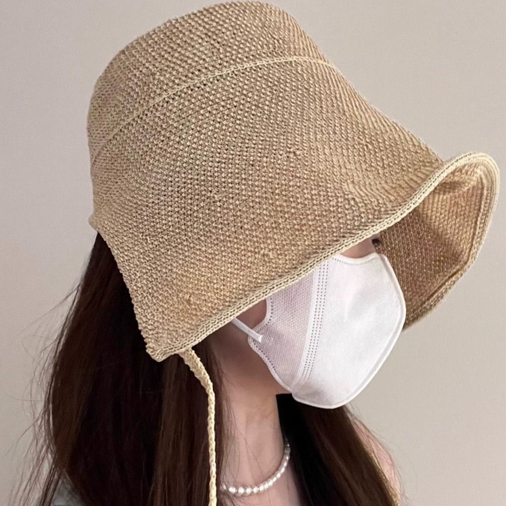 Grand chapeau de soleil à large bord en paille de lin avec sangles réglables, fermeture à lacets, motif géométrique et accent nœud