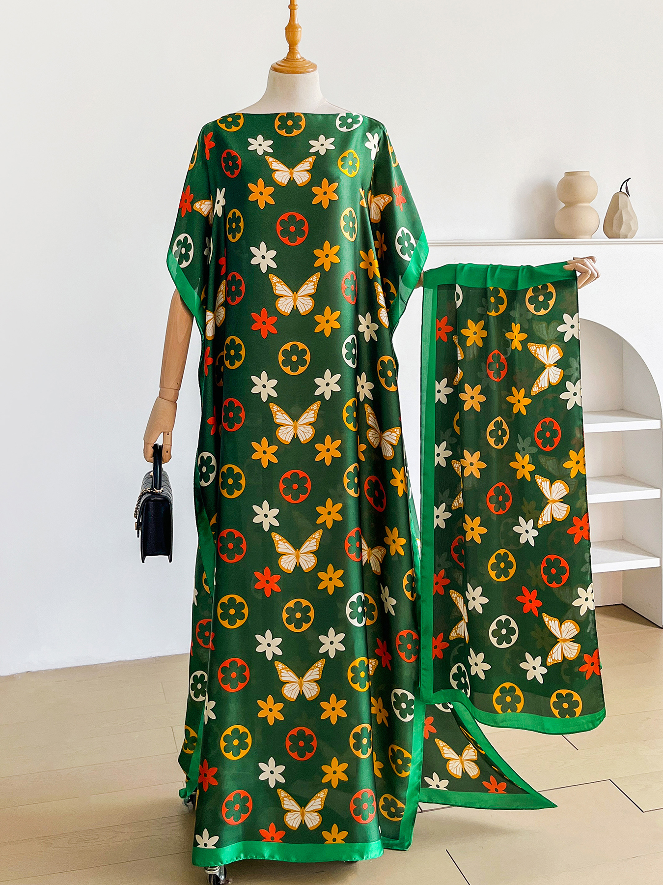 Ensemble abaya et foulard en satin à imprimé floral papillon coloré, kaftan maxi ample à manches chauve-souris pour femmes musulmanes, idéal pour les vacances, la plage et le quotidien