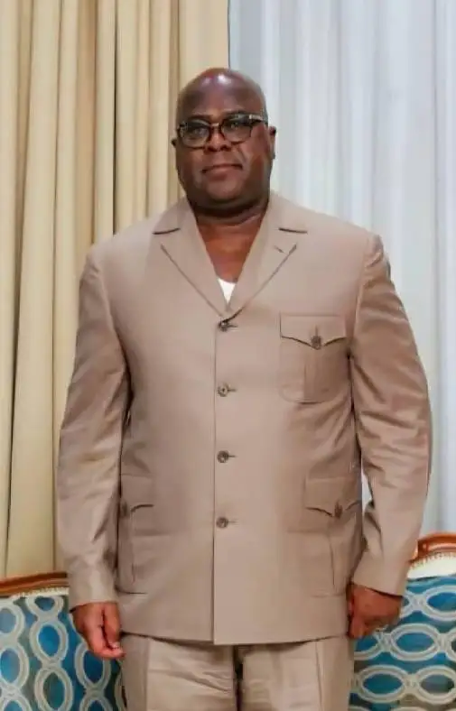 Costumes complets pour hommes, 2 pièces, trois poches, Style Safari, vêtements de marié de mariage, robe quotidienne personnalisée, revers à pointe, veste et pantalon personnalisés