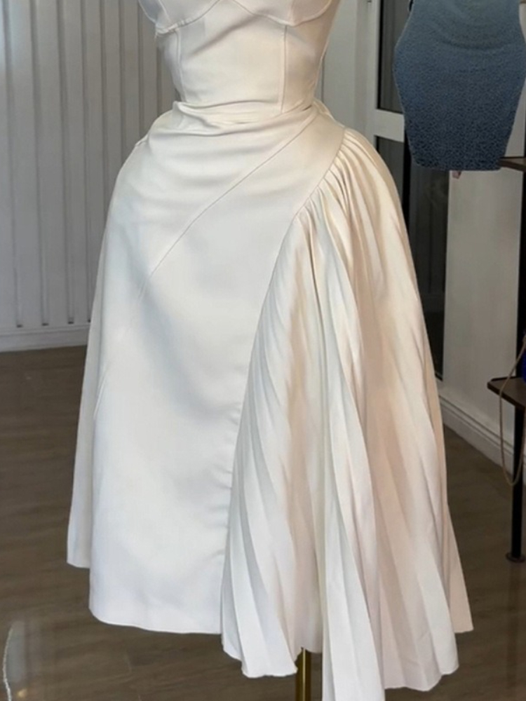 Robes mi-longues sans manches pour femmes, à la mode, asymétriques plissées et creuses, parfaites pour les cocktails ou les invités du mariage