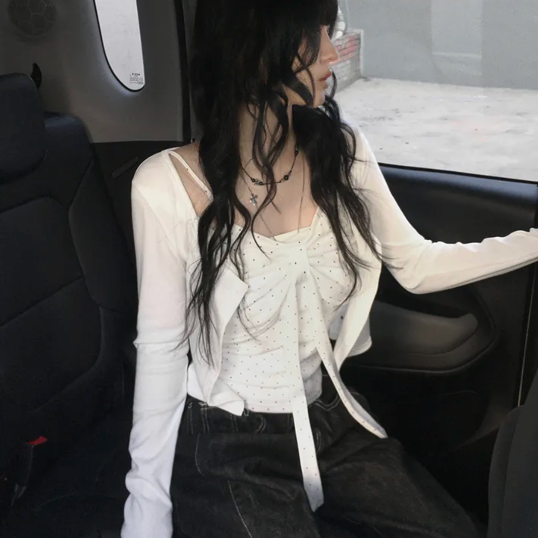 Ensemble 2 pièces pour femmes, style coréen, cardigan blanc à manches longues et débardeur, nouveau modèle d'été, coupe ajustée, ensemble tendance pour femmes.