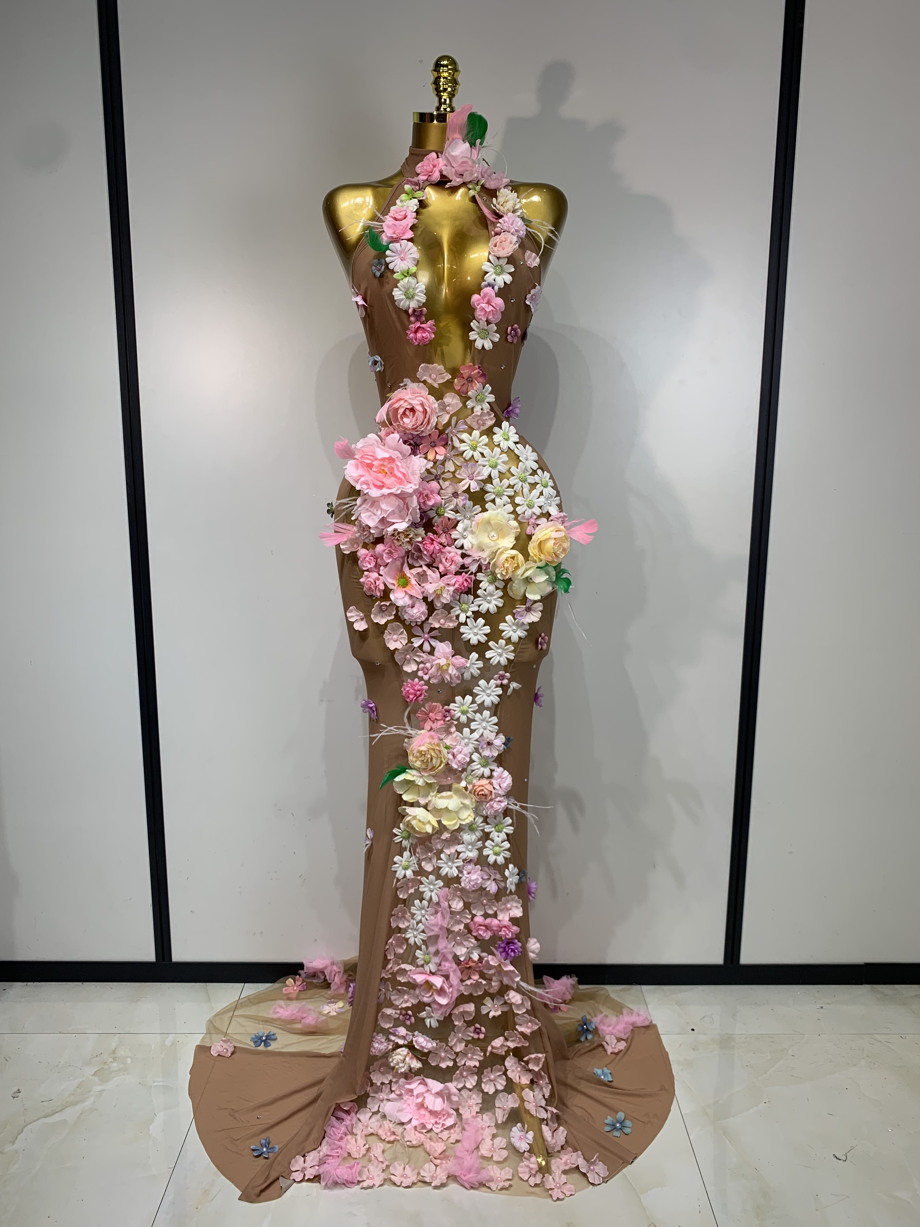 Robe longue de luxe en maille transparente à fleurs 3D, sexy, à col halter, pour femmes, soirée, anniversaire, séance photo, club, scène.