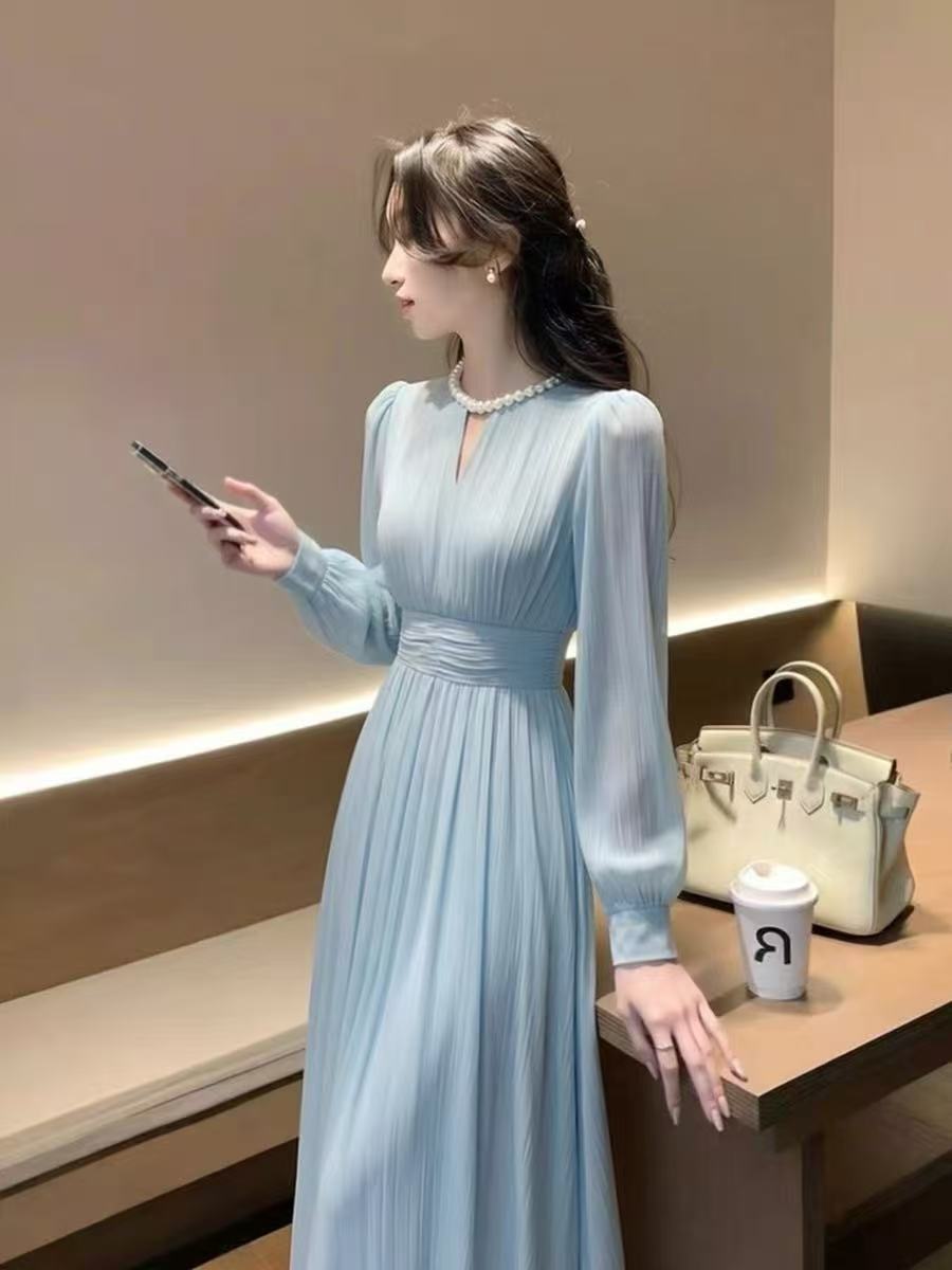 Robe longue française haut de gamme nouvelle collection printemps 2026, manches longues, taille cintrée, en mousseline, élégante et raffinée