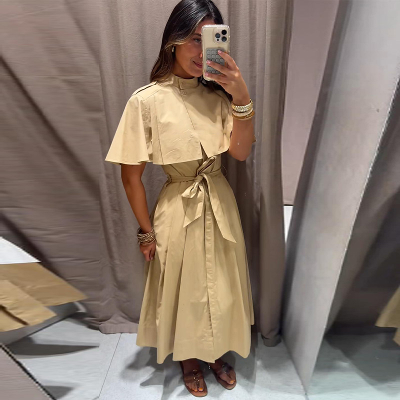 Robe chemise pour femme style cape, col rabattu, col montant, taille définie, coupe A-line, robe longue, vêtement de mode quotidienne.