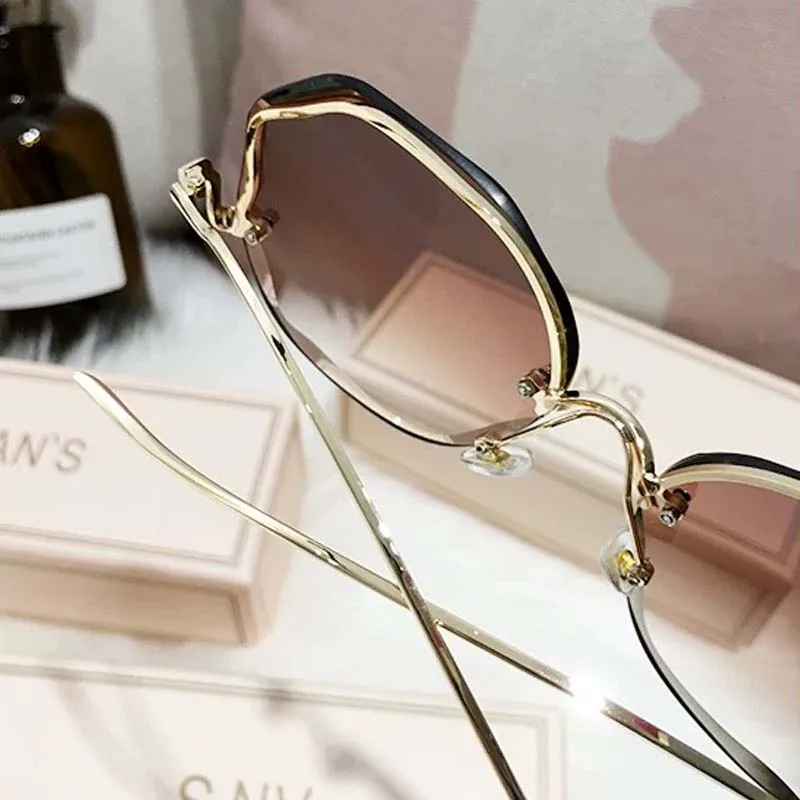Lunettes de soleil carrées élégantes pour hommes et femmes, lunettes de soleil d'extérieur décontractées, miroir de créateur, nuances de voyage